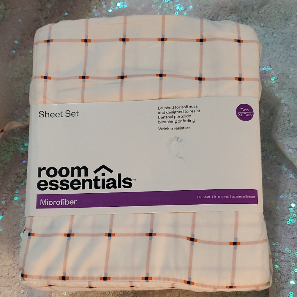 NWT Room Essentials Microfiber Sheet Set - Twin / XL Twin - Pink Grid